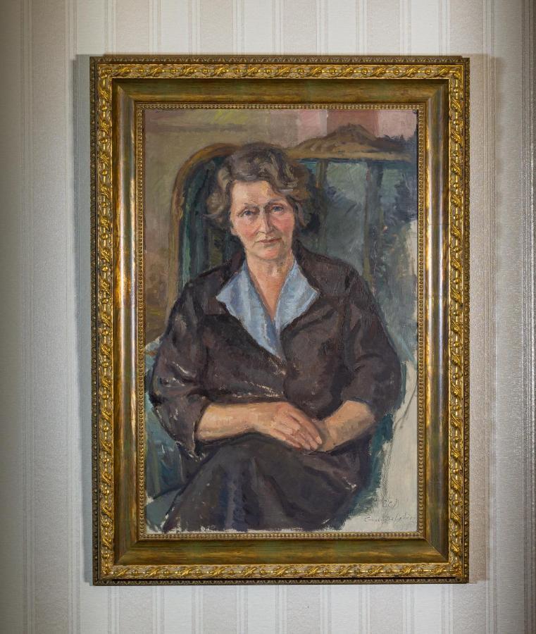 Noblesse Boutique Resort Sibiu Exterior foto Portrait of a Lady