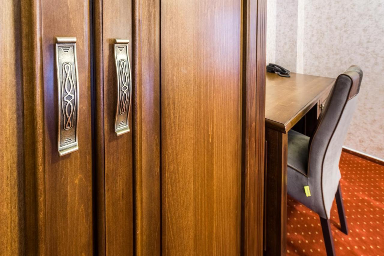 Noblesse Boutique Resort Sibiu Exterior foto A room divider
