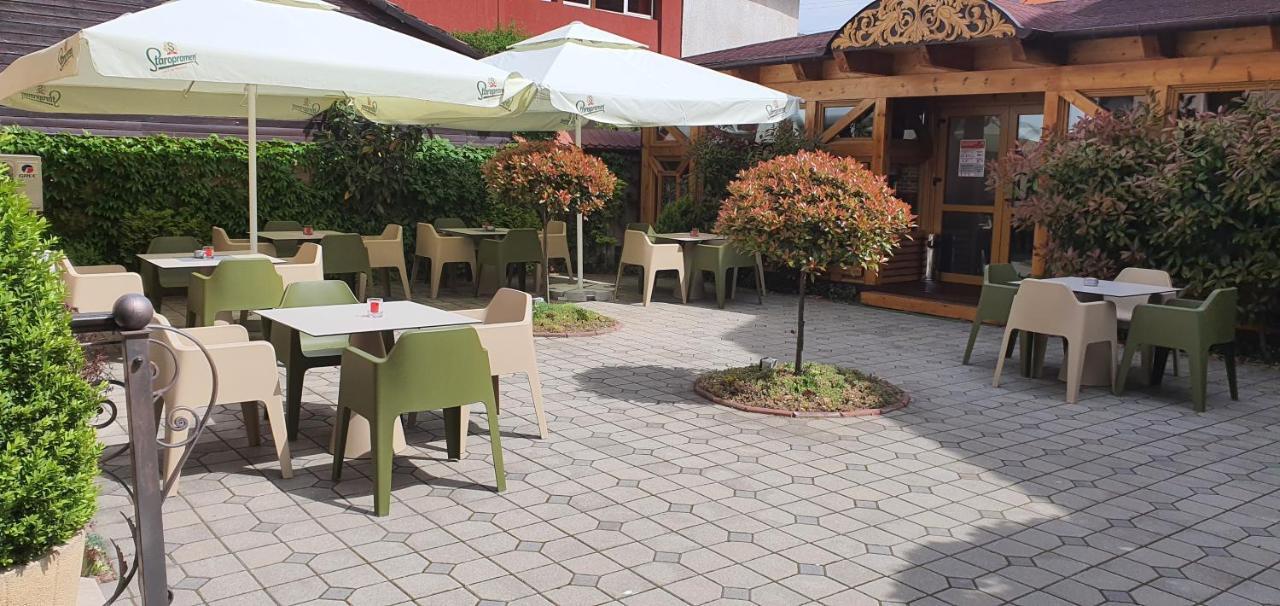 Noblesse Boutique Resort Sibiu Exterior foto The restaurant in the village