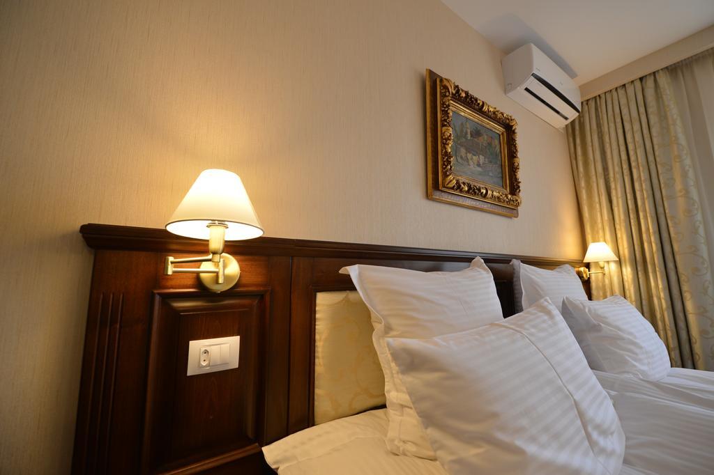 Noblesse Boutique Resort Sibiu Exterior foto A room at the hotel