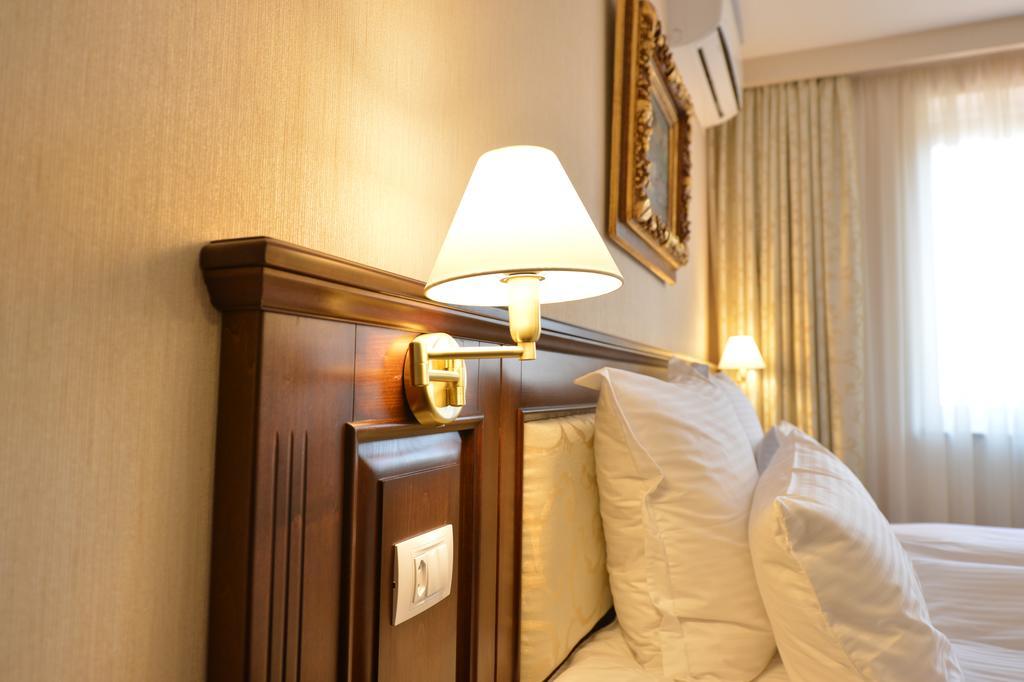 Noblesse Boutique Resort Sibiu Exterior foto Wall-mounted bedside lights