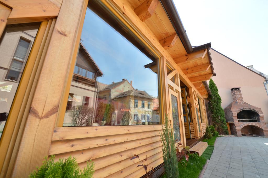 Noblesse Boutique Resort Sibiu Exterior foto The new building of the museum