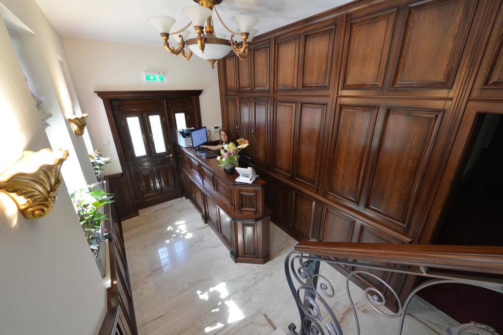 Noblesse Boutique Resort Sibiu Exterior foto Reception