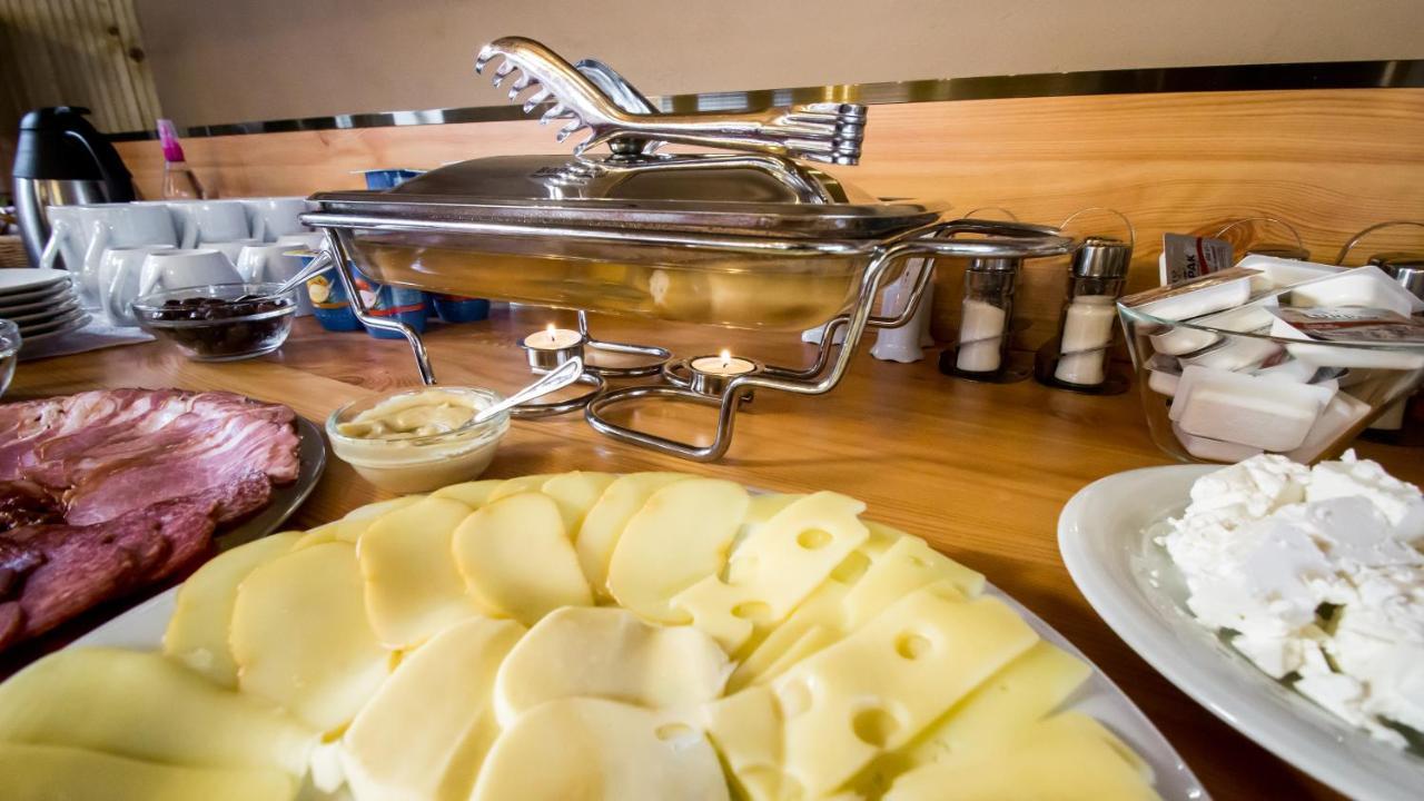 Noblesse Boutique Resort Sibiu Exterior foto A chafing dish